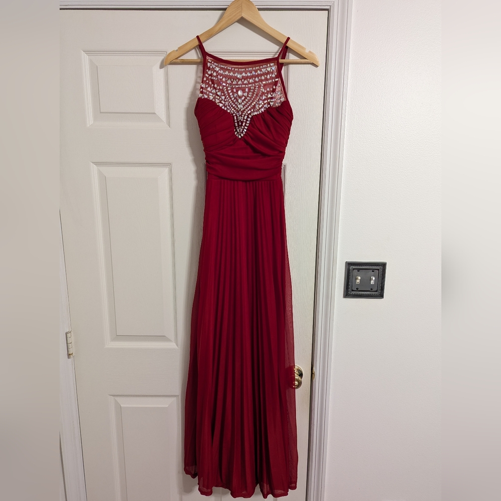 B. Darlin red dress prom Formal Dance Rhinestone accents pleated skirt Size 1/2